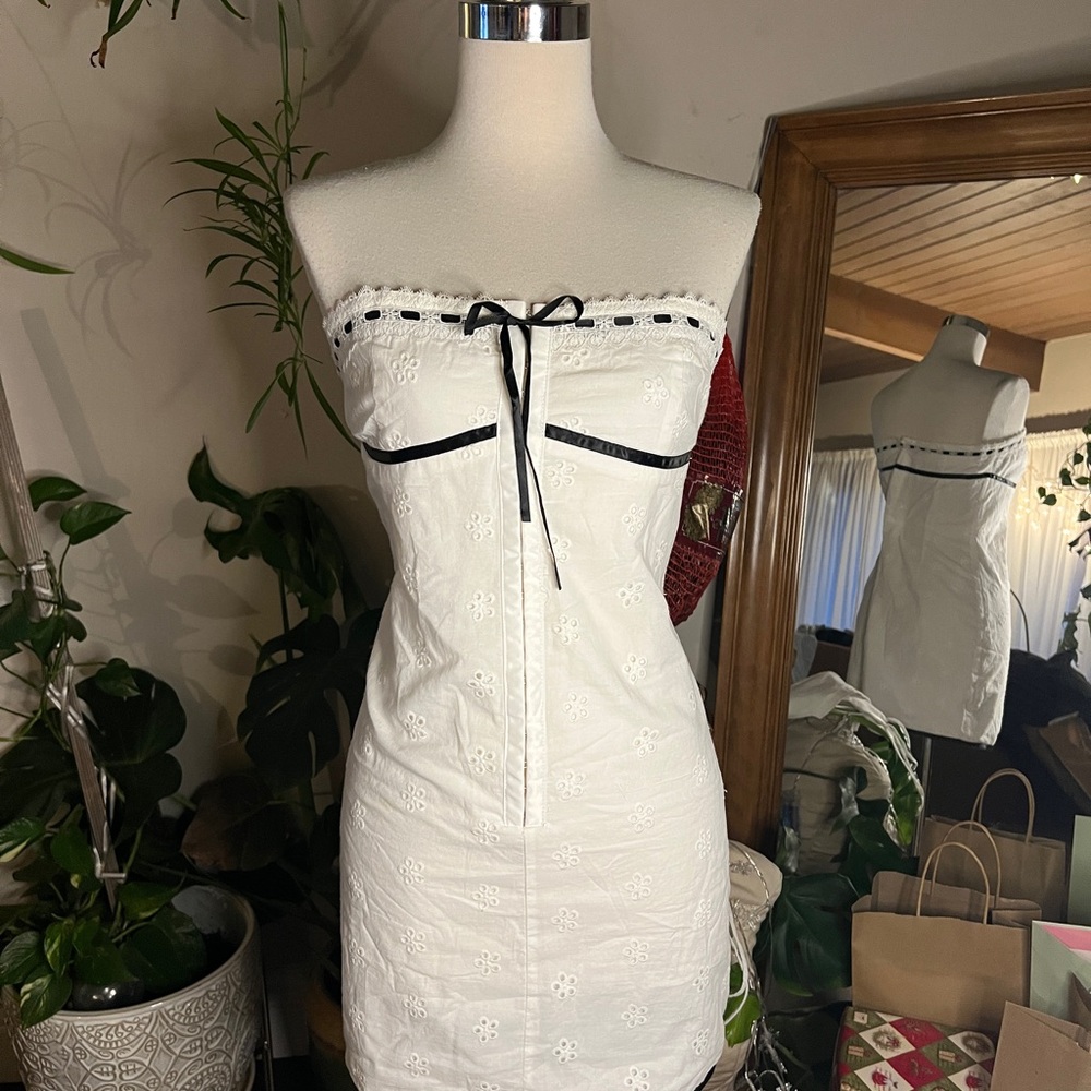 Chic Strapless White Dress with Black Accents